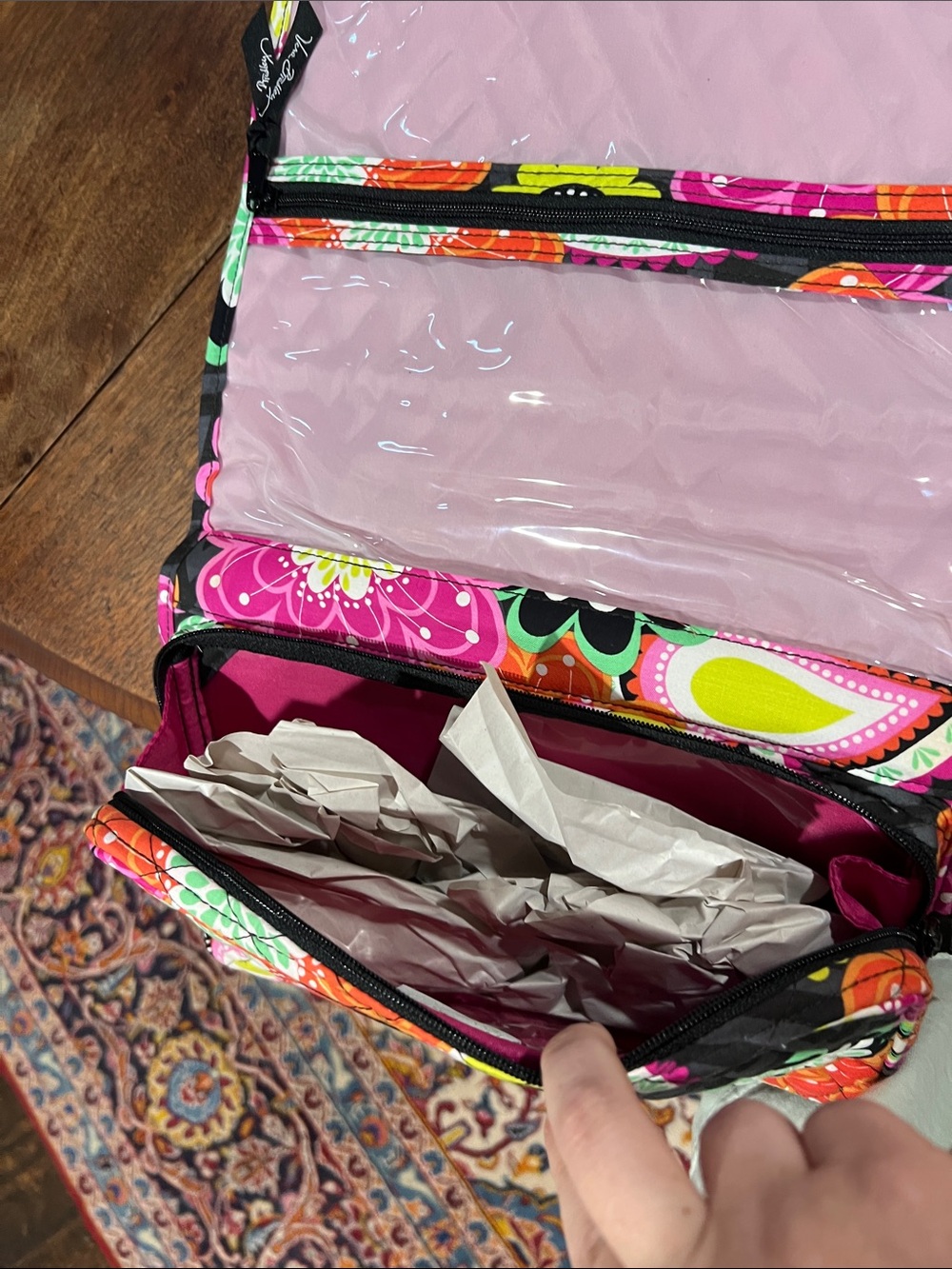 NWT Vera Bradley Hanging Cosmetic Bag in Retired Ziggy Zinnia Pattern - Picture 5 of 8